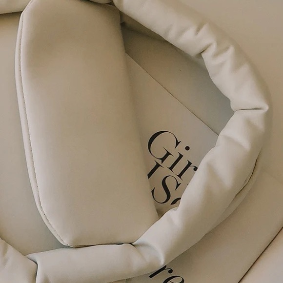 Off White Puffy Bag - Picture 4 of 5